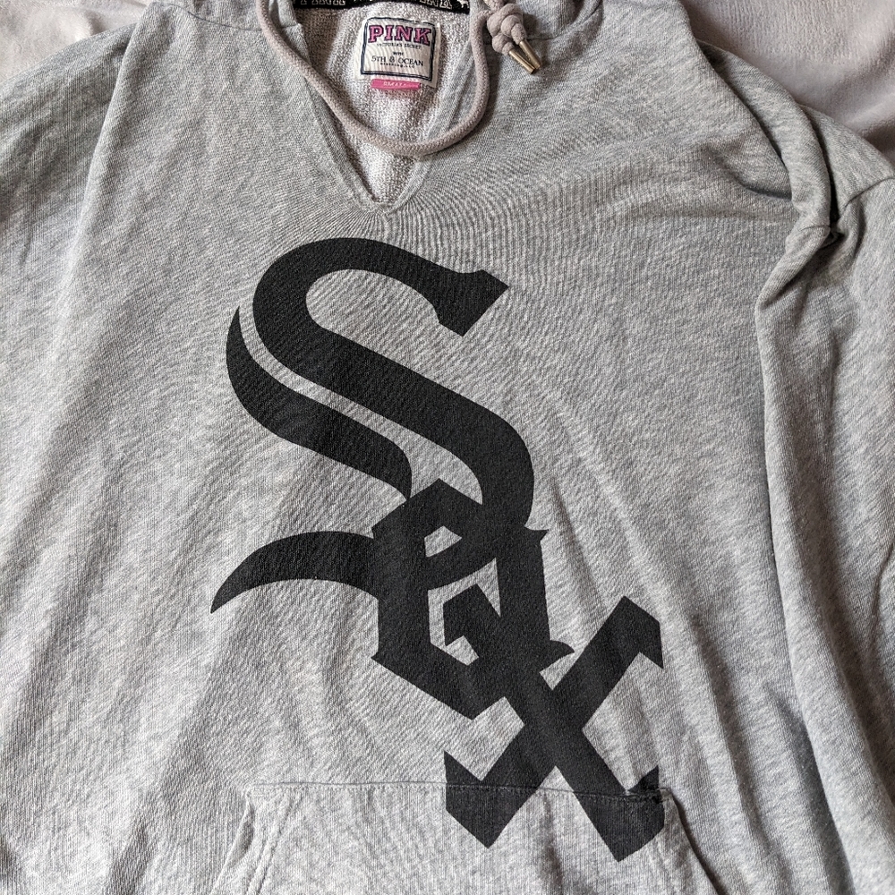 Sweatshirt - Picture 2 of 3